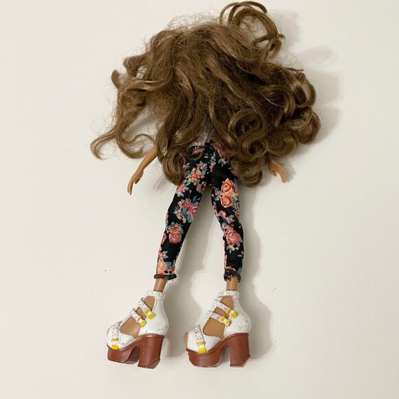 Bratz Yasmin Doll Flaws - Picture 6 of 14